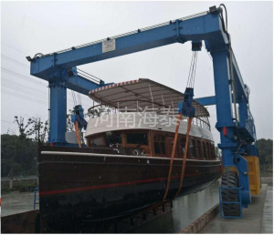 無(wú)錫-液壓輪胎式船艇搬運(yùn)機(jī)-MBH50t-7.8m